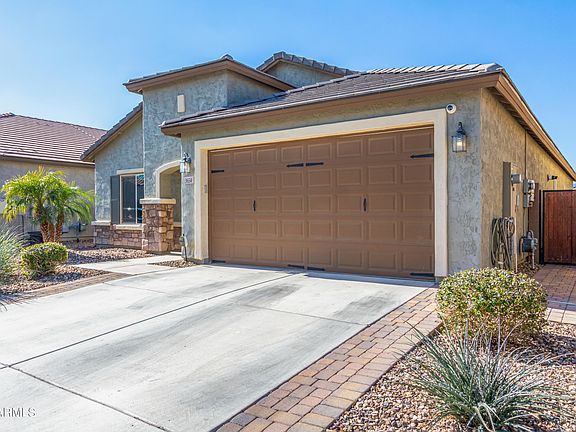 3rd image of 3654 N ASTORIA Drive