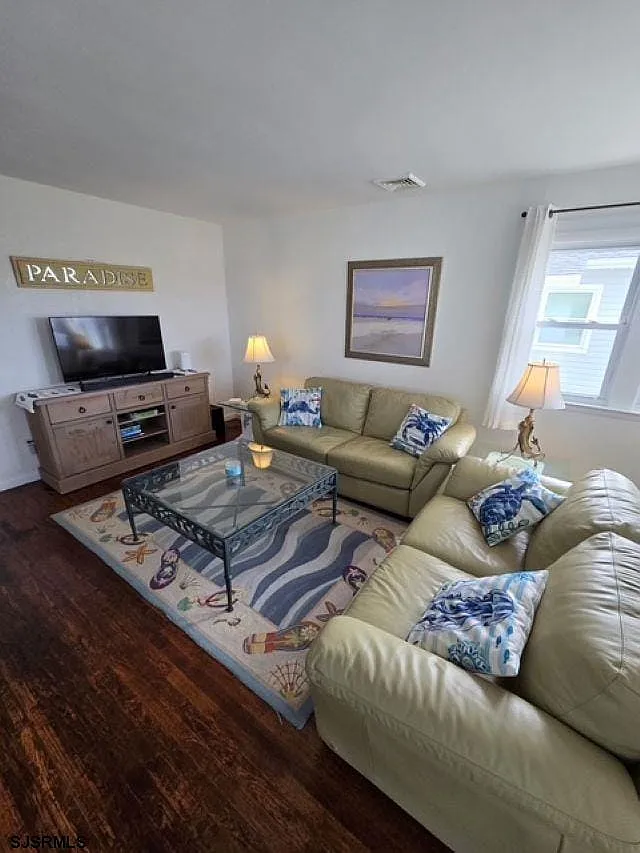 3 bed, 1.0 bath, $2,800 — Photo 3