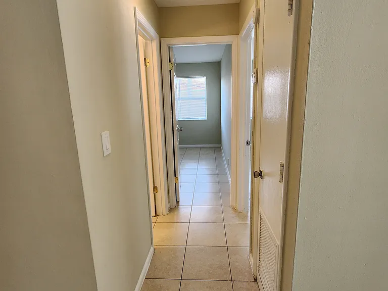 933 Laurel Dr — Photo 17