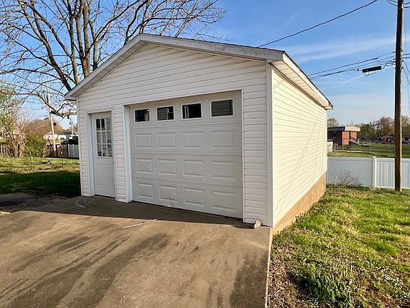 2nd image of 584 Thompson Ave