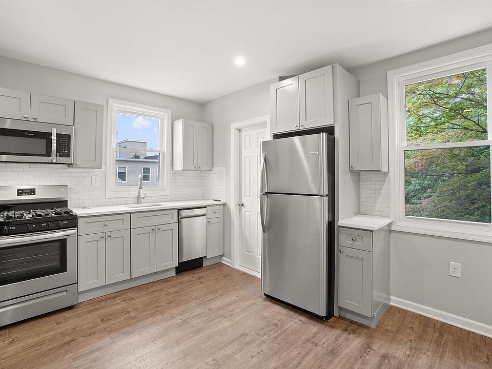 1st image of 14 W 19th St