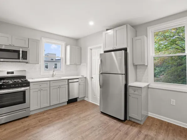 14 W 19th St, Bayonne, NJ 07002