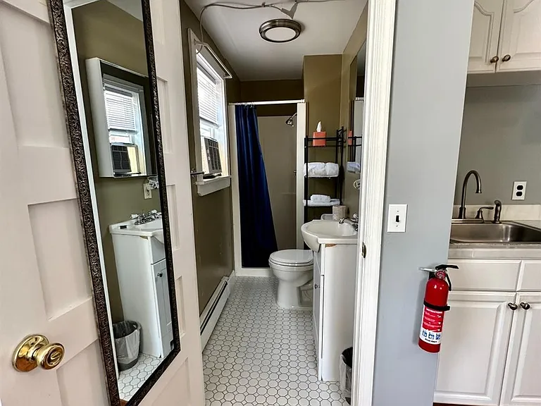 1147 Main St #6 — Photo 7