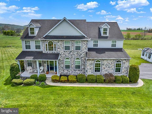 3rd image of 404 Southfield Dr