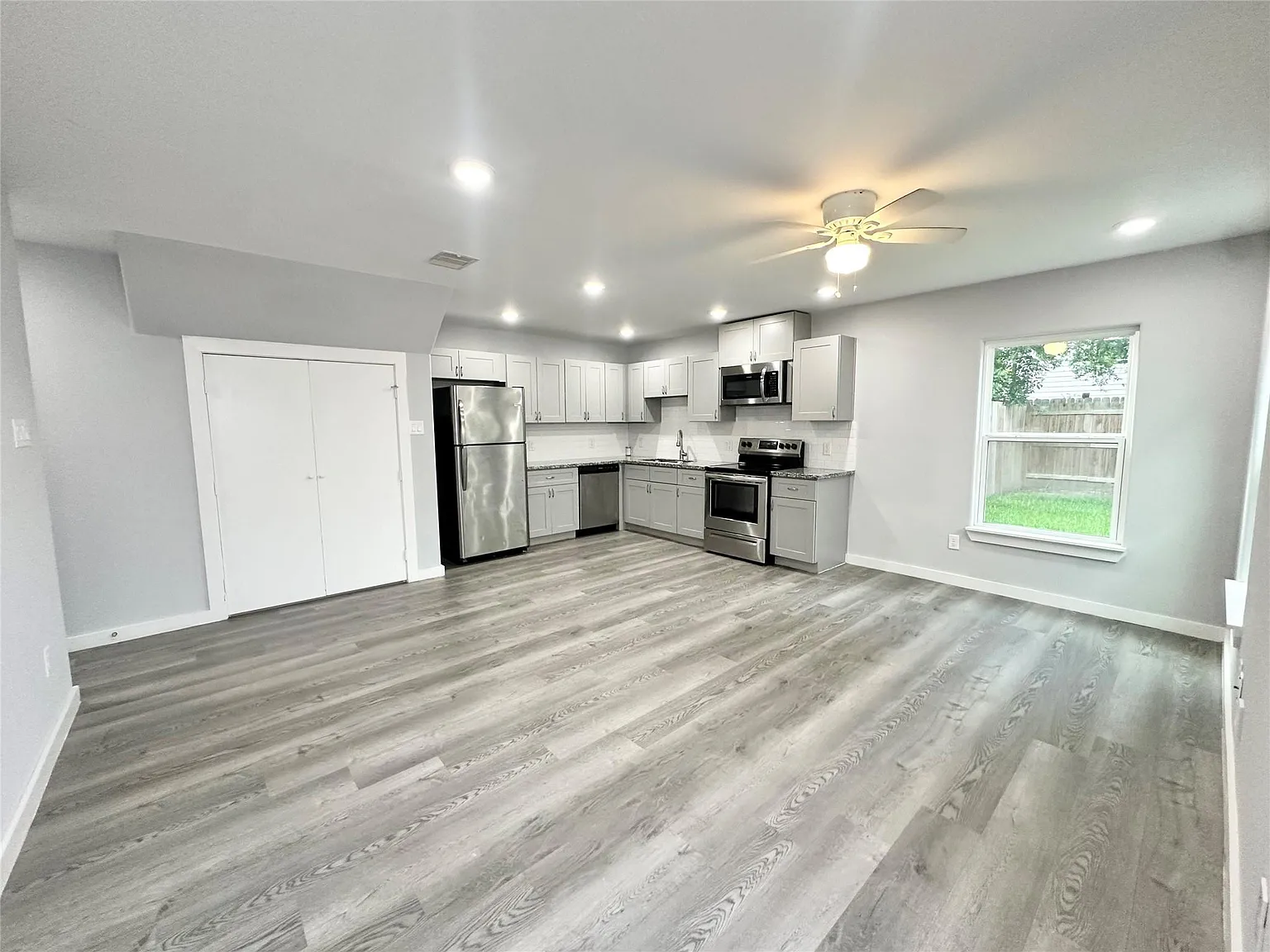 3 bed, 2.0 bath, 1040 sqft, $1,750 — Photo 3