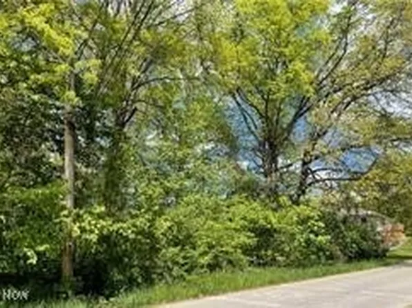 Hughes St, Niles, OH 44446