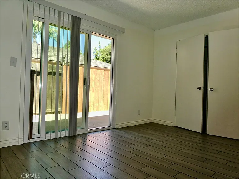 966 W Pine St — Photo 15