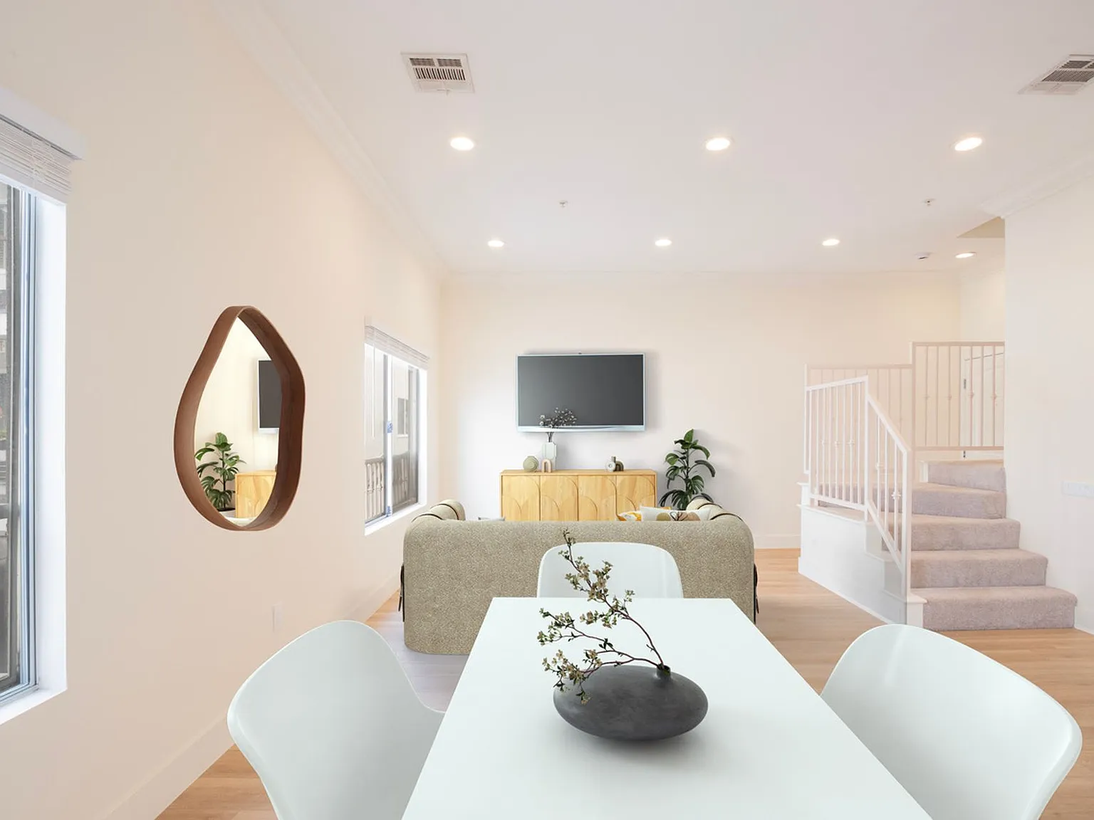 1752 N Kingsley Dr. — Photo 1
