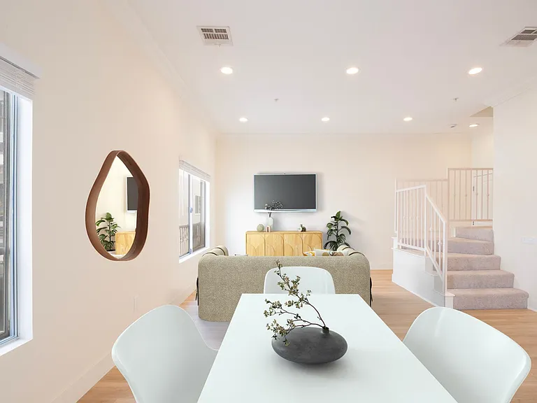 1752 N Kingsley Dr. — Photo 1