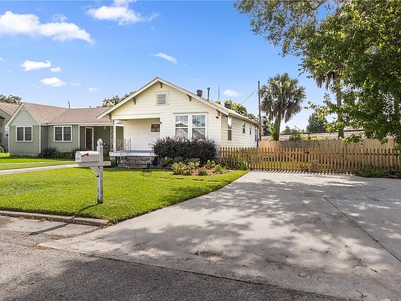 2nd image of 5501 Woodlawn Pl