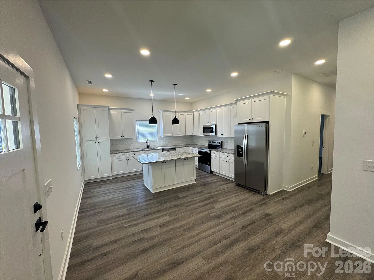 3 bed, 2.0 bath, 1188 sqft, $1,995 — Photo 3