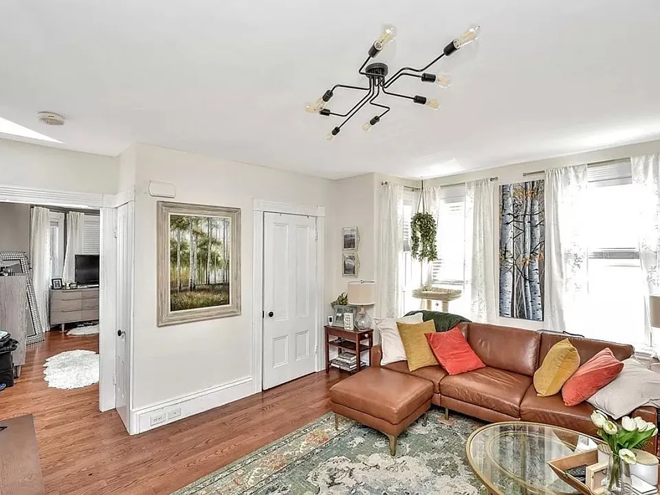 35 Barr St #1