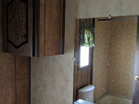 3rd image of 751 Parkway Ln
