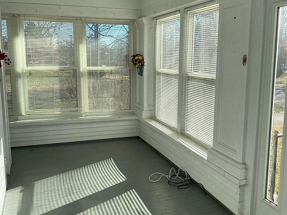 5th image of 615 W Woodlawn Ave