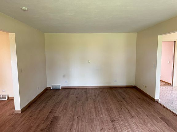 4th image of 2282 Shepard Dr