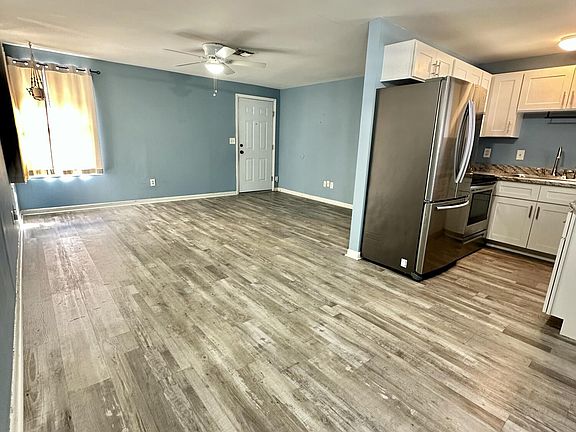 4th image of 9489 Century Dr