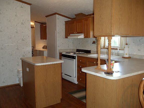3rd image of 310 NE Main St