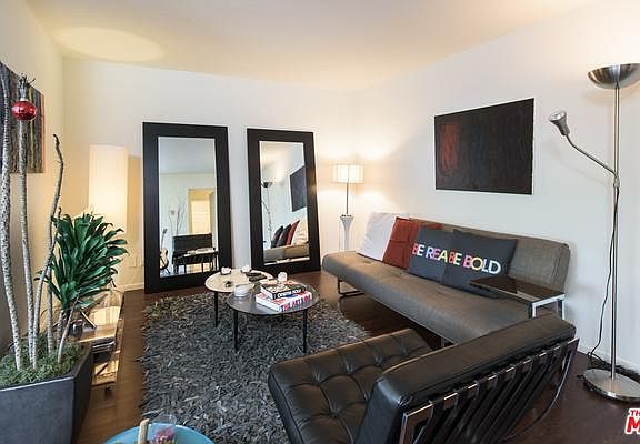 4th image of 964 Larrabee St APT 204