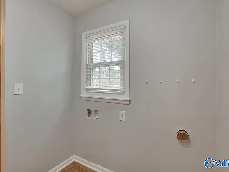 9802 Dolphin Dr SE — Photo 12