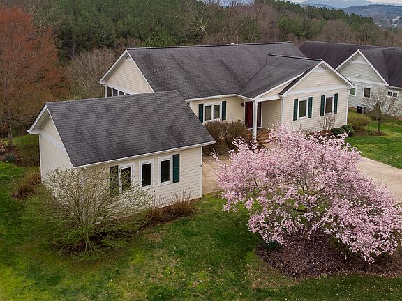 2nd image of 110 Woodridge Ln