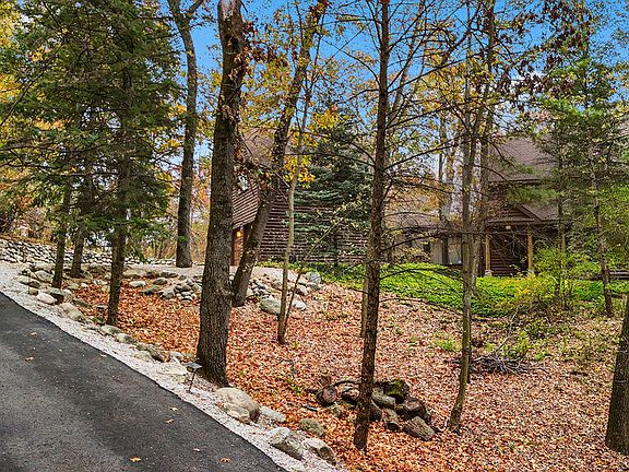 5th image of 3961 Hillside Trl