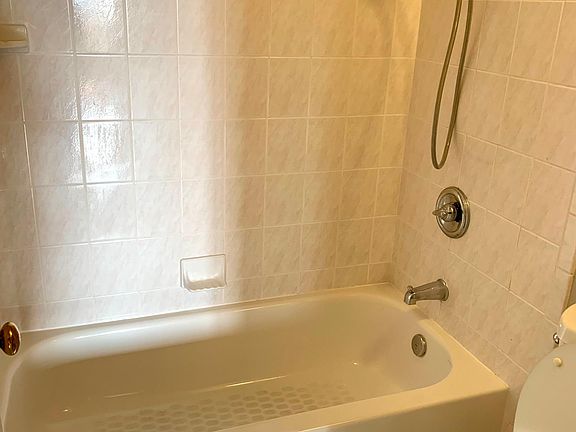 5th image of 1885 Diamond St #303