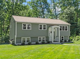 62 Queensland Rd, Billerica, MA 01821