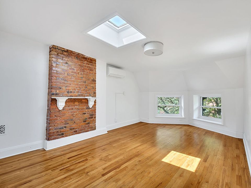1st image of 278 Clifton Pl #3