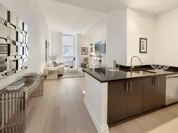 70 Pine Street 0717 image 2 of 23