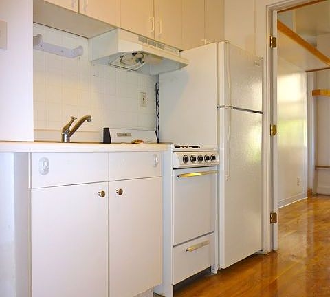 4th image of 1374 York Ave Frnt 2