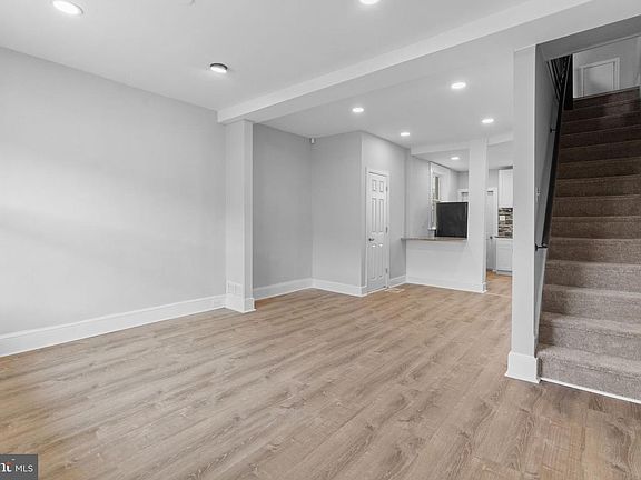 3rd image of 6247 N Woodstock St