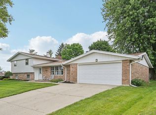 3152 Sherwood Park Dr, Springfield, OH 45505