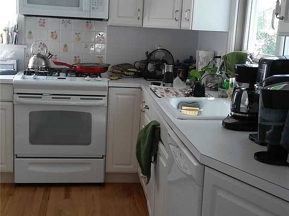 5th image of 76 Cornell St