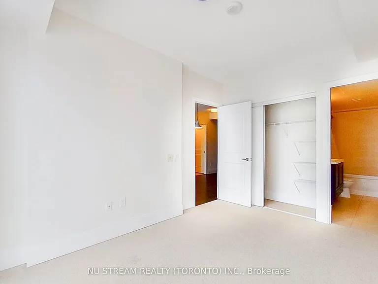 560 Front St W #829 — Photo 24