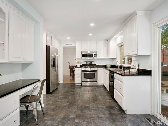 Kitchen and breakfast nook