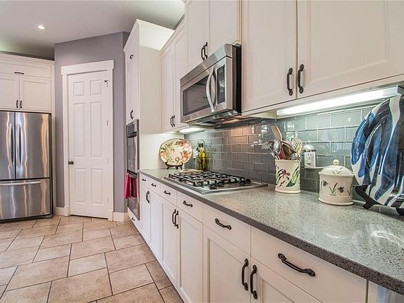 5th image of 1307 Newning Ave #B