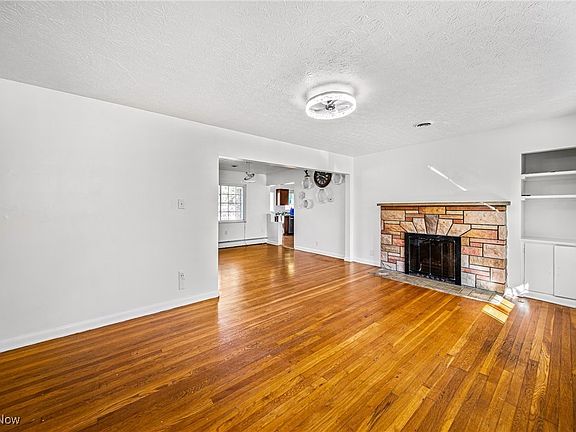 3rd image of 1455 Woodbine Ave