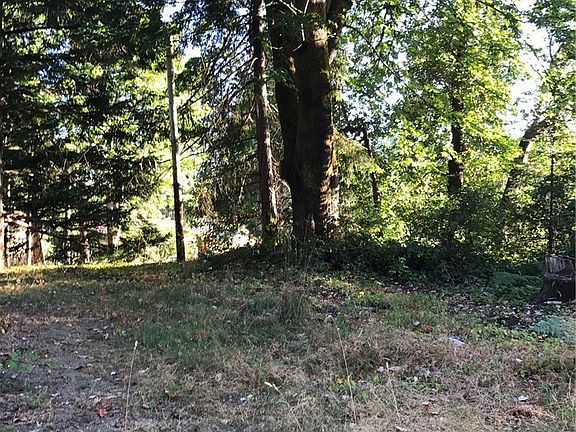2nd image of 2204 Lake Drive KPS