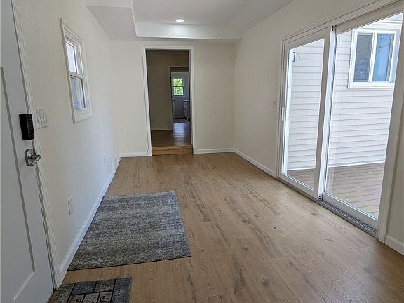 4th image of 54 Fairfield Ave