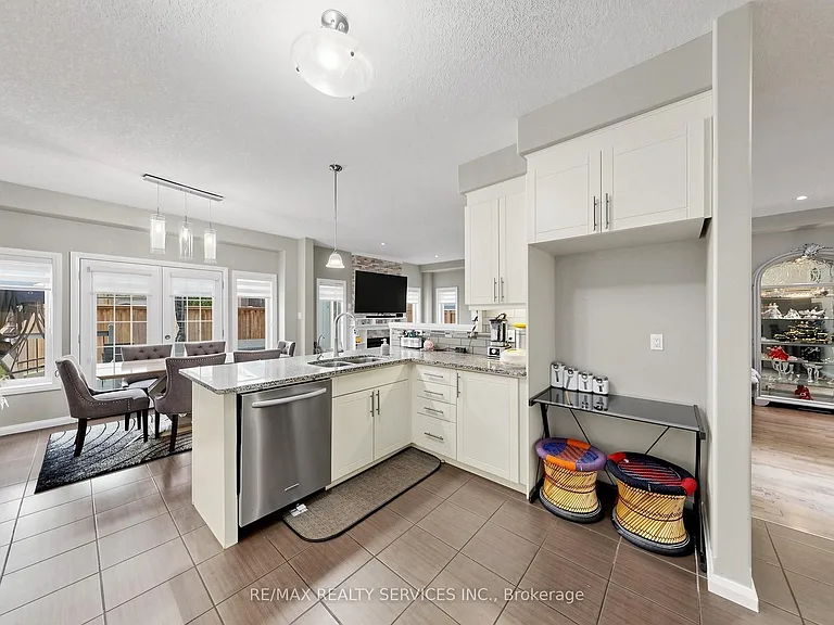 291 Hardcastle Dr — Photo 10