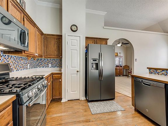 2nd image of 2328 Havard Oak Dr