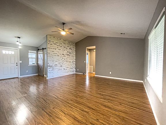 4th image of 1744 Louise Ave