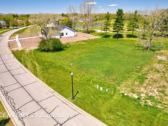 2nd image of 107 Sawmill Creek Trl