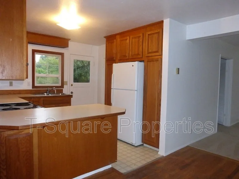 3 bed, 2.0 bath, 1140 sqft, $2,950 — Photo 3