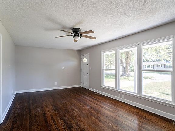 4th image of 9908 Belmont Ave
