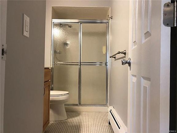 3rd image of 21 Somerset Dr APT 12Q