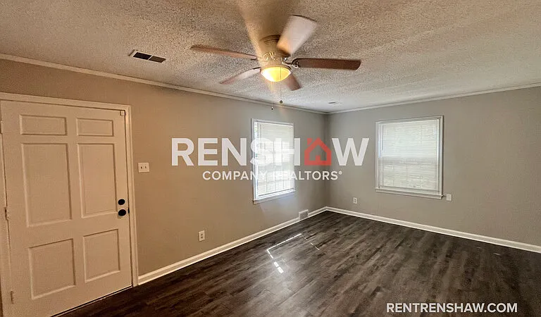 3822 Maid Marian Ln — Photo 2