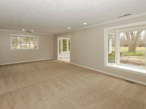 4th image of 9671 Copley Dr