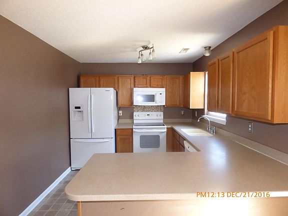 3rd image of 216 Somerset Dr