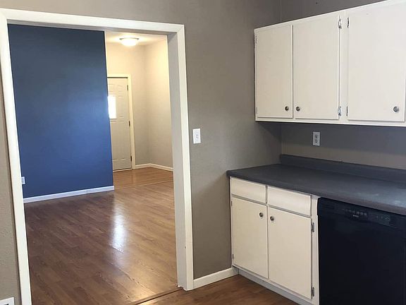 4th image of 101 E Green St
